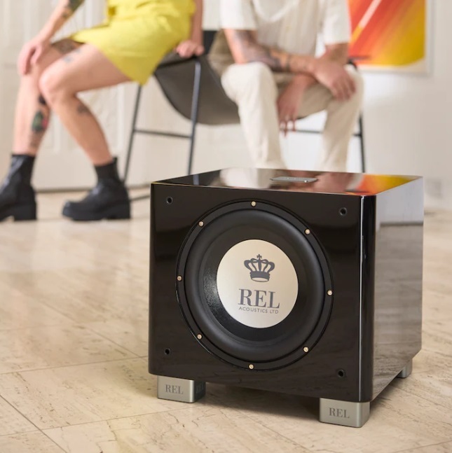 REL T9x Black displayed